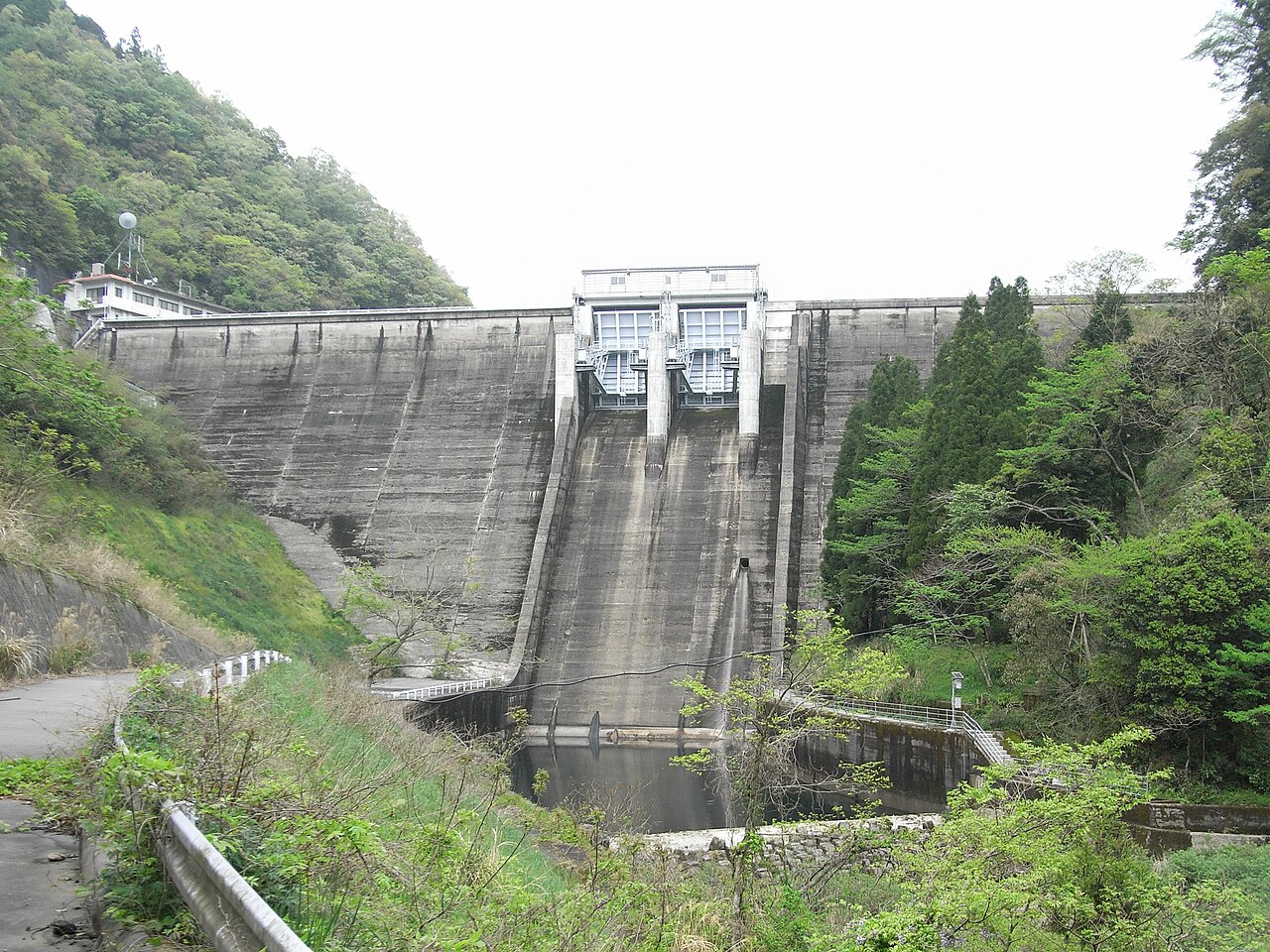 山口 ふれあいパーク大原湖キャンプ場 佐波川ダム 湖サウナ