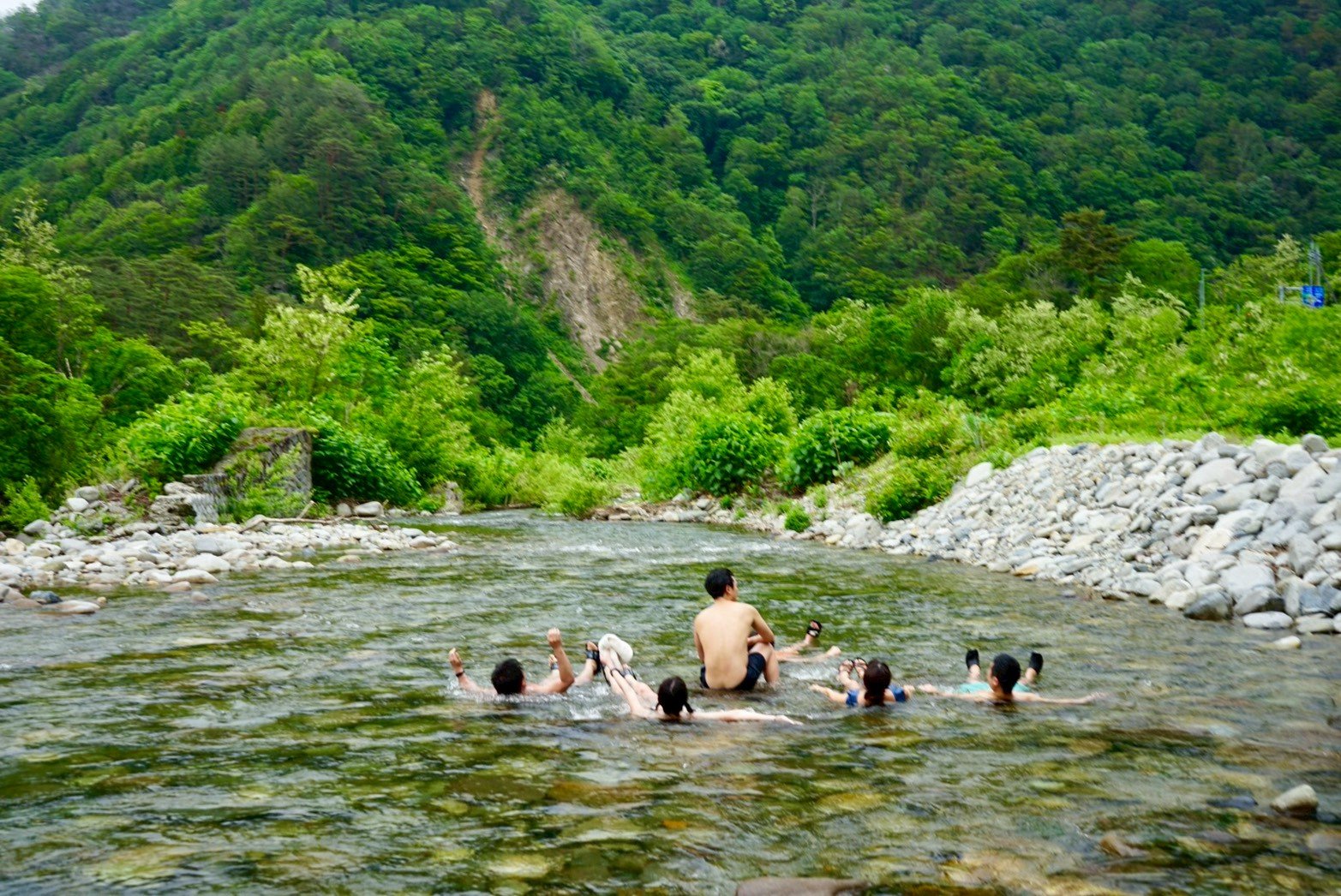 ととのい群馬 湯檜曽川の天然水風呂に浸かる 川サウナ体験
